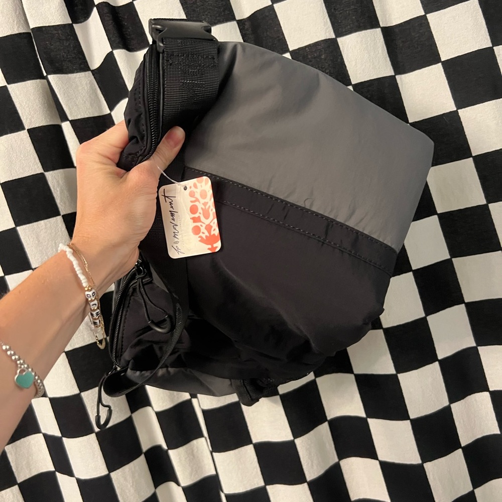 NWT Free People The Narrows Sling Bag - Picture 10 of 10